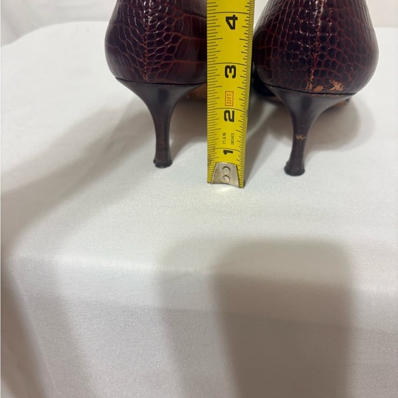 vintage-style brown alligator print pumps - Picture 8 of 11